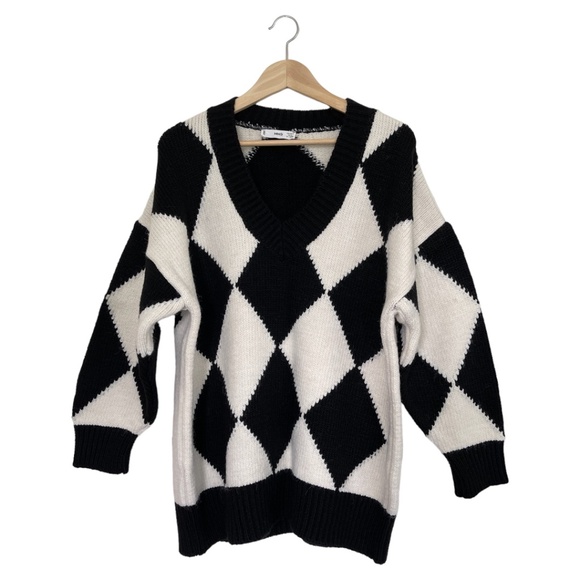 NWOT. Mango Rhombus Pattern Knit V-Neck Sweater. Black and White. Size: Medium - Picture 6 of 9